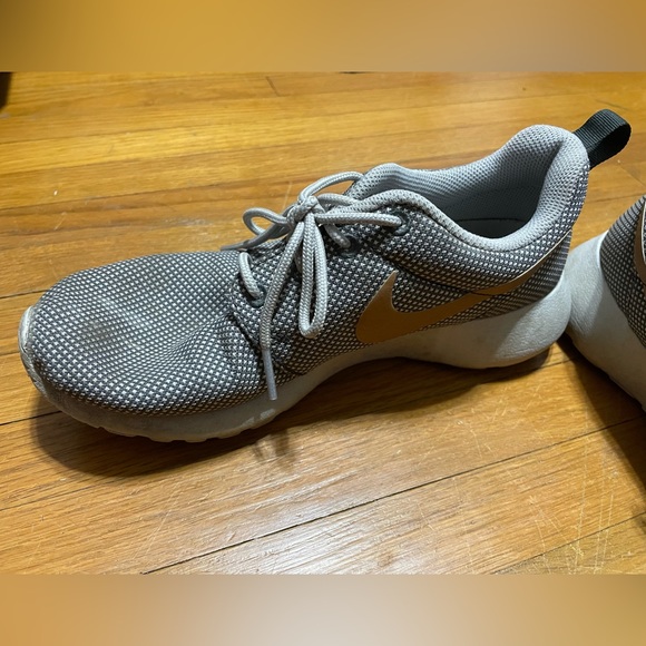 Nike - Custom Roshe Run: Grey Canvas & Gold Swoosh - Picture 5 of 8